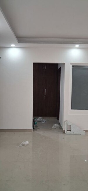 Room in 4 BHK Apartment at Sector 107 – for Rent