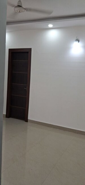 Room in 4 BHK Apartment at Sector 107 – for Rent