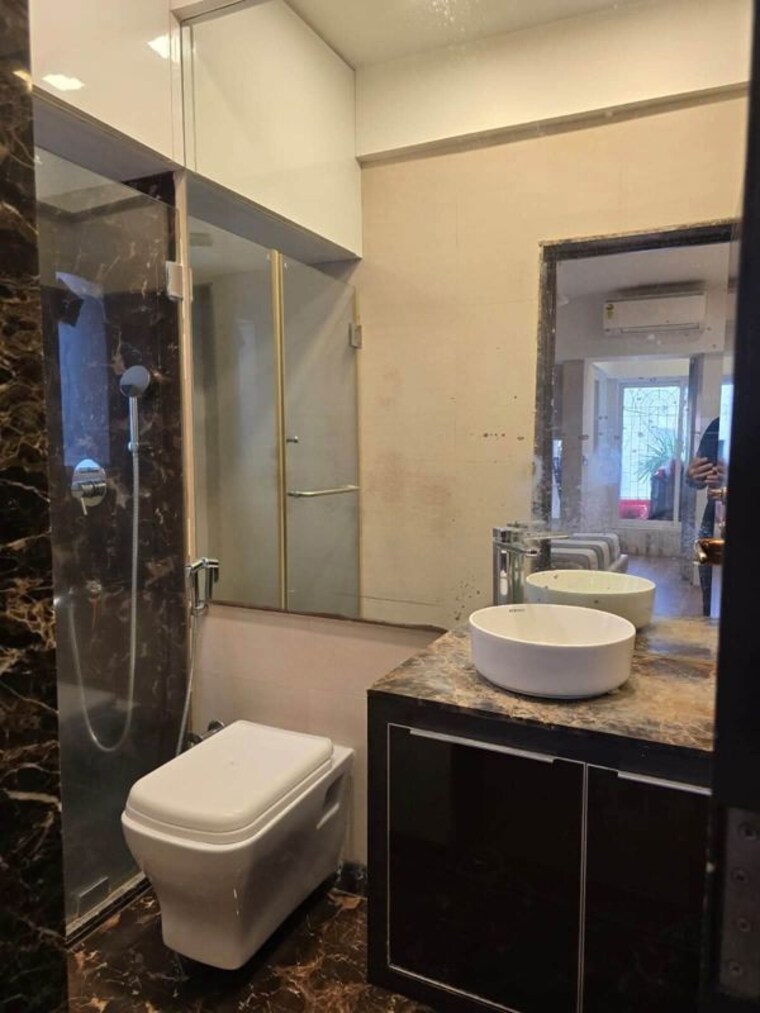 Bathroom, lokhandwala-complex 1 Bedroom 550 Sq.Ft. Apartment In Andheri West Mumbai 10702898