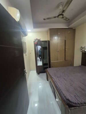 Room in 2.5 BHK Builder Floor at Mayur Vihar – for Rent