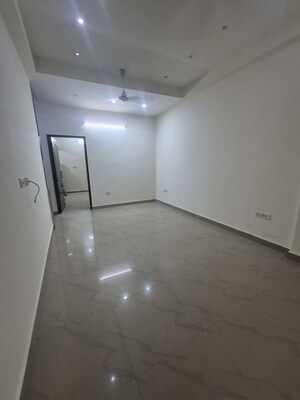 Room in 1.5 BHK Builder Floor at Mayur Vihar – for Rent