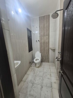 Bathroom in 1.5 BHK Builder Floor at Mayur Vihar – for Rent
