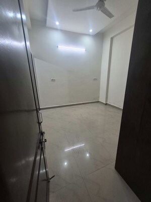 Master Bedroom in 1.5 BHK Builder Floor at Mayur Vihar – for Rent