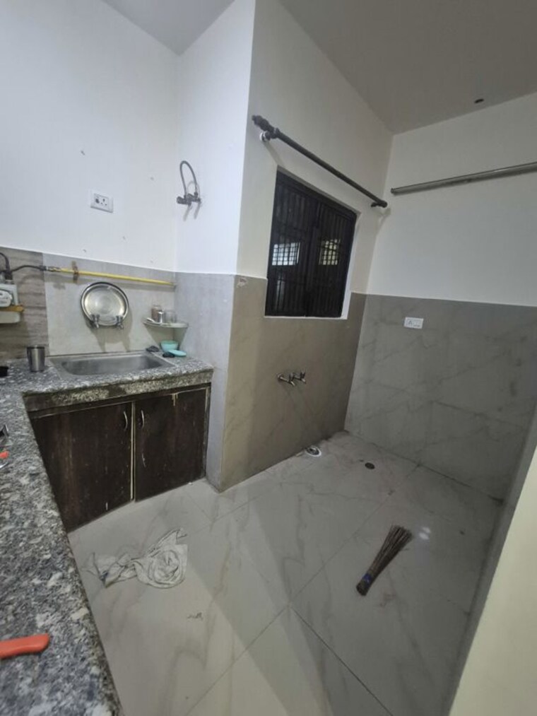 Kitchen, mayur vihar 1.5 Bedroom 450 Sq.Ft. Builder Floor In Mayur Vihar Delhi 10702932