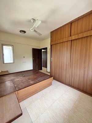 Bedroom in 2 BHK Apartment at Skylark Apartment Lokhandwala Complex, Lokhandwala Complex – for Rent