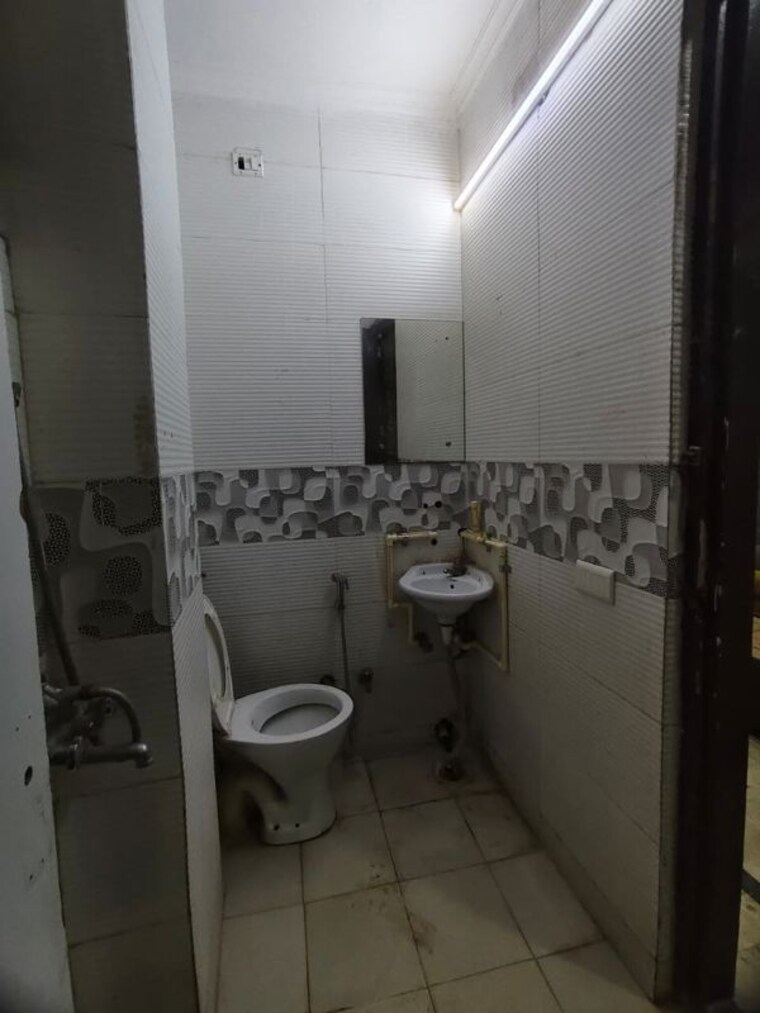 Bathroom, unitech-arcadia 4 Bedroom 3600 Sq.Ft. Villa In South City 2 Gurgaon 10703084