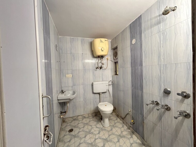 Bathroom, sector 12 dwarka 3 Bedroom 1878 Sq.Ft. Apartment In Sector 12 Dwarka Delhi 10703086