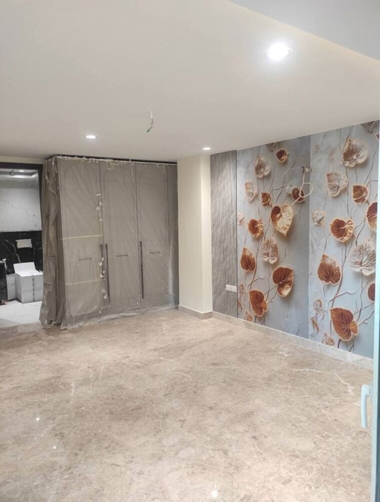  Parking, vasant vihar 4 Bedroom 400 Sq.Yd. Builder Floor In Vasant Vihar Delhi 10703134