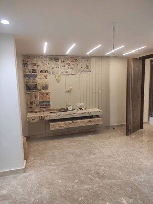 Room in 4 BHK Builder Floor at Vasant Vihar – for Rent