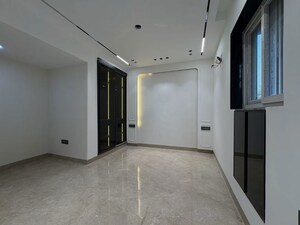 Room in 4 BHK Apartment at Palm Residency Chhatarpur, Chattarpur – for Rent