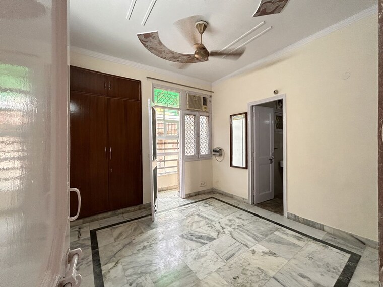 Room, sector 12 dwarka 2.5 Bedroom 1300 Sq.Ft. Apartment In Sector 12 Dwarka Delhi 10703135