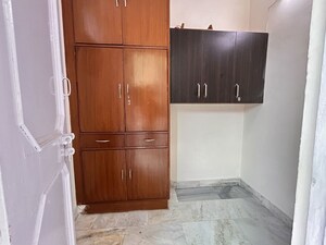 Furnished Amenities in 2.5 BHK Apartment at Sector 12 Dwarka – for Rent