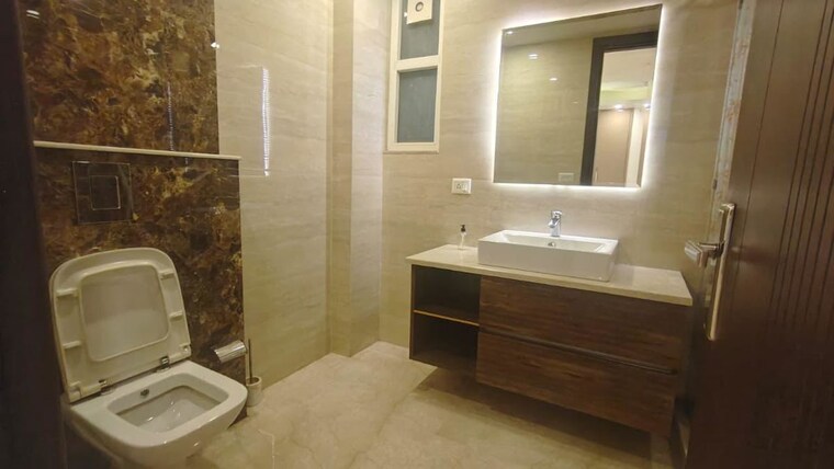 Bathroom, piramal-mahalaxmi 2 Bedroom 740 Sq.Ft. Apartment In Mahalaxmi Mumbai 10703143