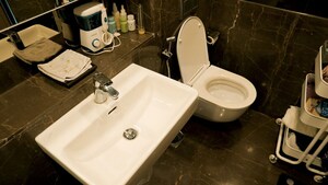 Team Area in 3 BHK Apartment at Kalpataru Mugnus, Bandra East – for Rent