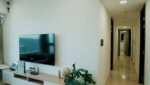 Furnished Amenities in 3 BHK Apartment at Kalpataru Mugnus, Bandra East – for Rent