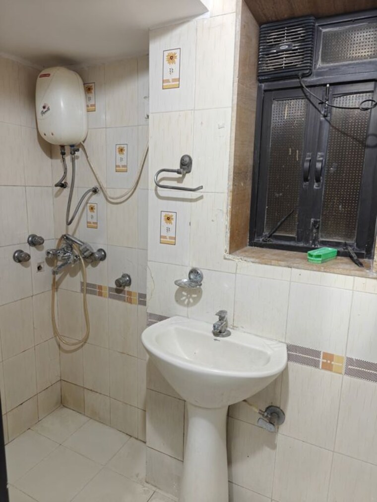 Bathroom, tulsidham-complex 1 Bedroom 600 Sq.Ft. Apartment In Kapur Bawdi Thane 10703157