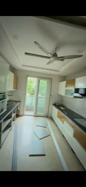 Team Area in 4 BHK Apartment at Queens Plaza, Sector 43 – for Rent