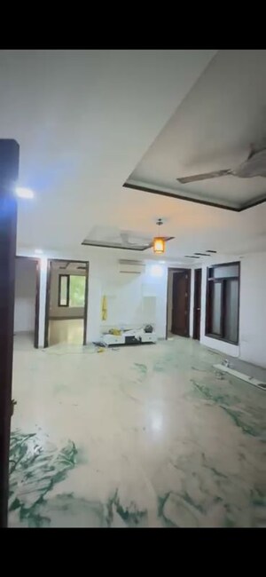 Room in 4 BHK Apartment at Queens Plaza, Sector 43 – for Rent