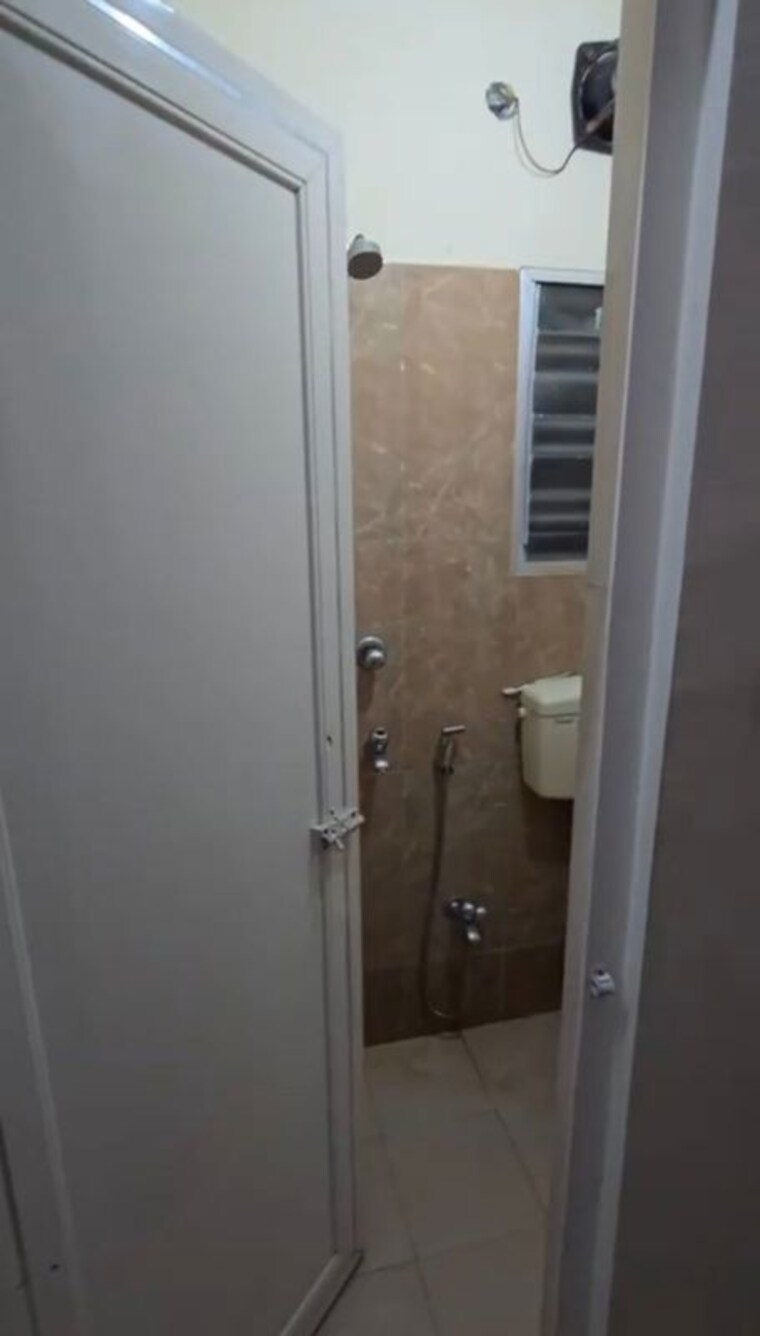 Bathroom, sindhi colony 2 Bedroom 750 Sq.Ft. Apartment In Sindhi Colony Pune 10703217
