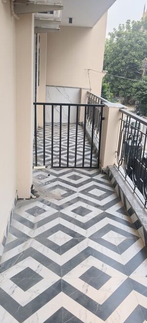 Balcony in 1 RK Builder Floor at Sector 51 – for Rent