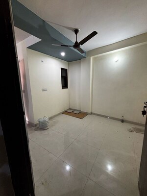 Room in 2 BHK Builder Floor at Saket – for Rent