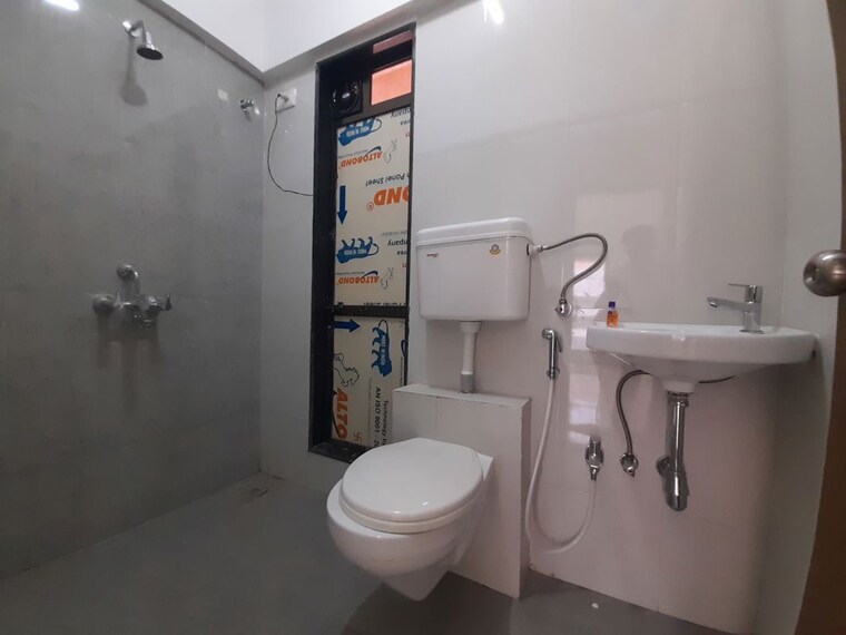 Bathroom, goregaon west 2.5 Bedroom 1500 Sq.Ft. Apartment In Goregaon West Mumbai 10703259