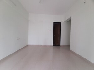 Room in 2.5 BHK Apartment at Goregaon West – for Rent