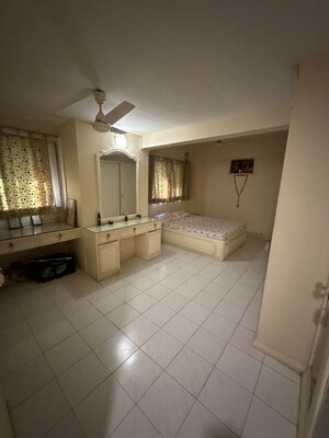Master Bedroom in 3 BHK Apartment at Nestle Apartment, Andheri West – for Sale