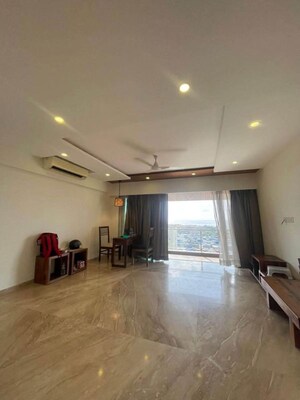 Room in  Apartment at Skylark Apartment Lokhandwala Complex, Lokhandwala Complex – for Rent