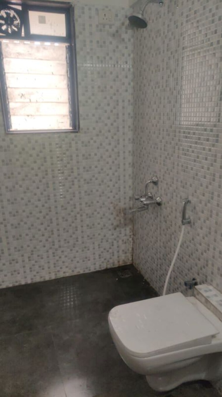 Bathroom, kurla west 1 Bedroom 450 Sq.Ft. Apartment In Kurla West Mumbai 10703278