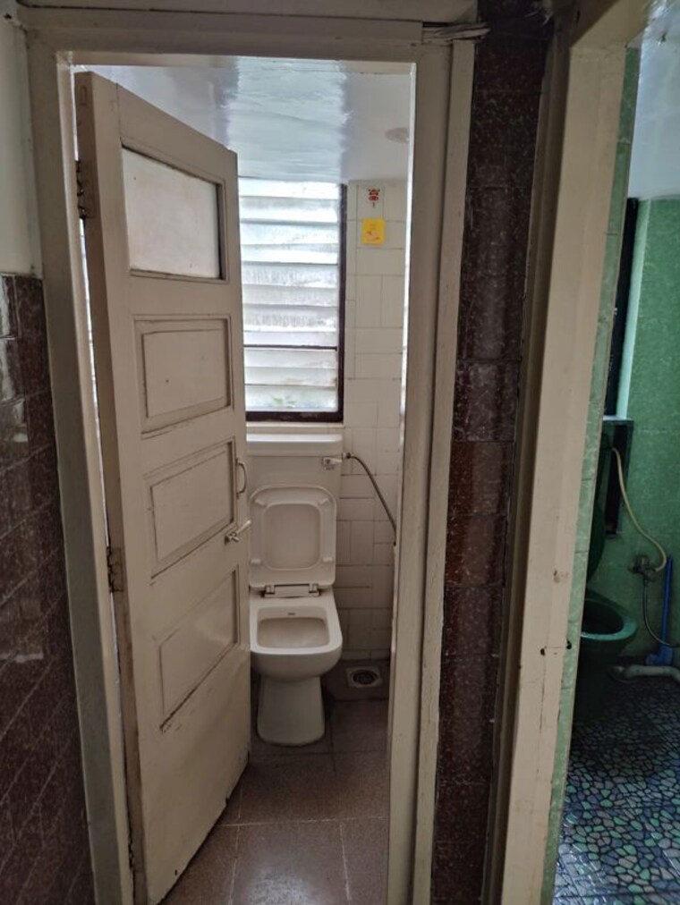 Bathroom, kurla west 1 Bedroom 450 Sq.Ft. Apartment In Kurla West Mumbai 10703278