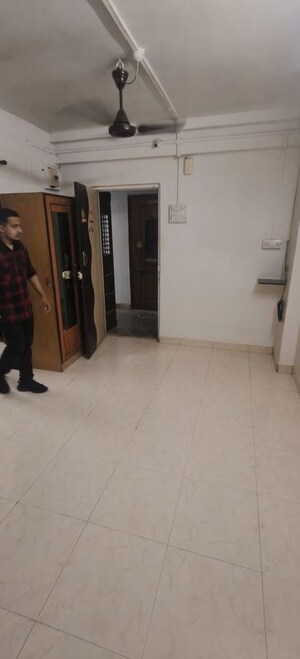Parking in 1 RK Apartment at Saptarishi Towers, Kandivali West – for Rent