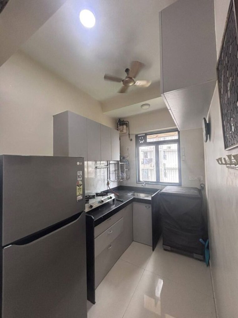 Kitchen, lokhandwala-breeze-apartments 3 Bedroom 1150 Sq.Ft. Apartment In Andheri West Mumbai 10702974
