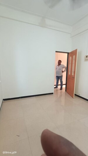 Room in 1 BHK Apartment at Adarsh Nagar Society, Worli – for Rent