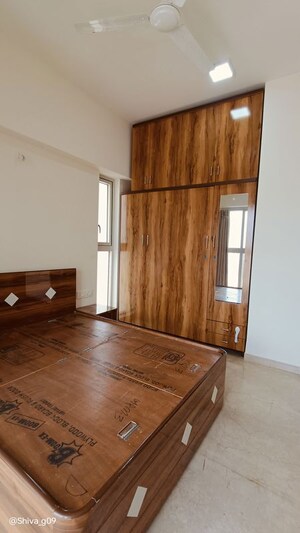 Room in 2 BHK Apartment at Lodha Primo, Parel – for Rent