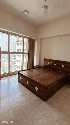 Room in 2 BHK Apartment at Lodha Primo, Parel – for Rent