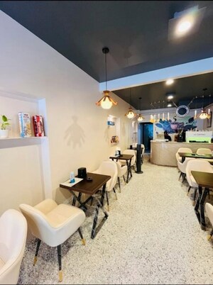  Shop For Rent in Janakpuri