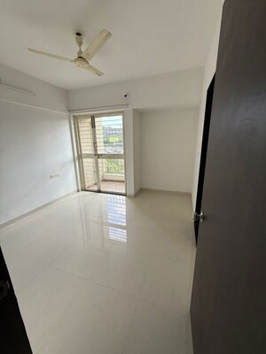 Room in 2 BHK Apartment at Saniket Sunwinds, Bavdhan – for Rent