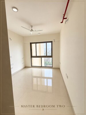 Room in 3 BHK Apartment at Malad West – for Rent