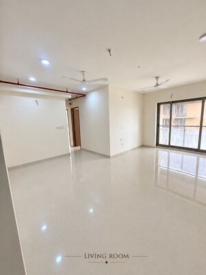 Room in 3 BHK Apartment at Malad West – for Rent
