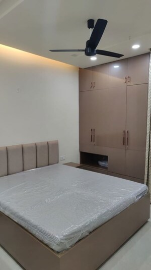 Room in 3 BHK Builder Floor at South City 2 – for Rent