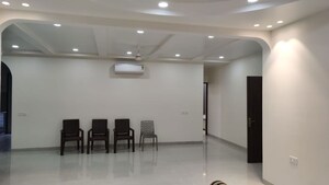 Team Area in 3 BHK Builder Floor at South City 2 – for Rent