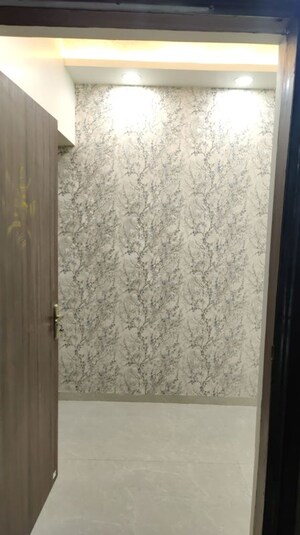 Room in 3 BHK Builder Floor at South City 2 – for Rent