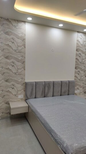 Room in 3 BHK Builder Floor at South City 2 – for Rent