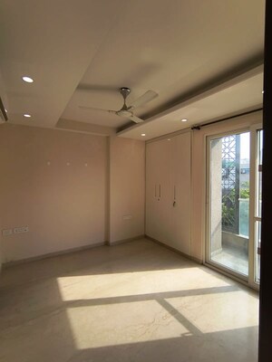 Room in 3 BHK Builder Floor at Chittaranjan Park – for Rent