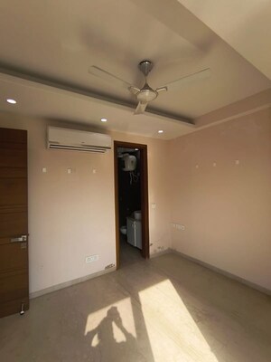 Room in 3 BHK Builder Floor at Chittaranjan Park – for Rent