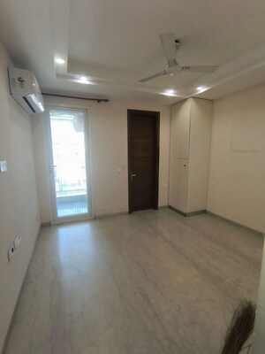 Room in 3 BHK Builder Floor at Chittaranjan Park – for Rent
