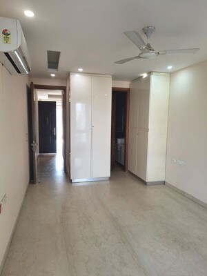 Room in 3 BHK Builder Floor at Chittaranjan Park – for Rent