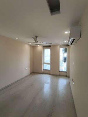 Room in 3 BHK Builder Floor at Chittaranjan Park – for Rent