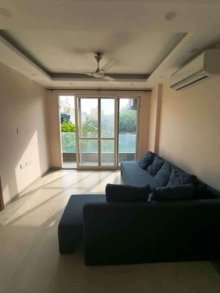 Bedroom, chittaranjan park 3 Bedroom 160 Sq.Yd. Builder Floor In Chittaranjan Park Delhi 10703376